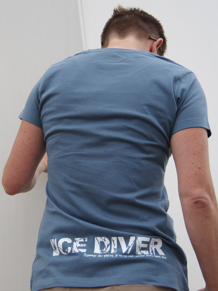 tee-shirt plongée sous glace Dykkeren The Eco-friendly Divewear Fairwear coton bio Ice Diver Tignes Pôle Nord Groenland pour Alban Michon